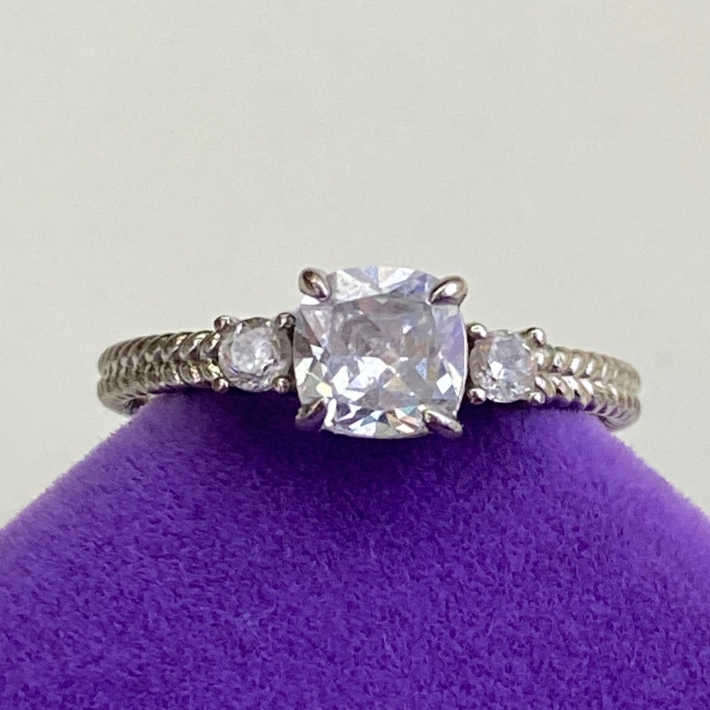 💛 Elegant Rhodium Plated CZ Braided Band Ring